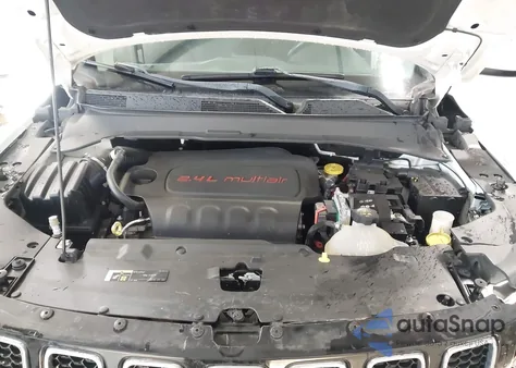 2018 Jeep Compass Latitude 4X4 from USA, damaged, VIN 3C4NJDBB3JT493038